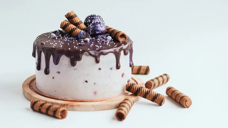 purple-glitter-blueberry-cake